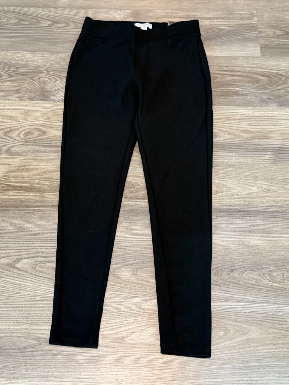 Kay Unger Black Pull On Slim Leg Ponte Pant Women’s size Medium NWT